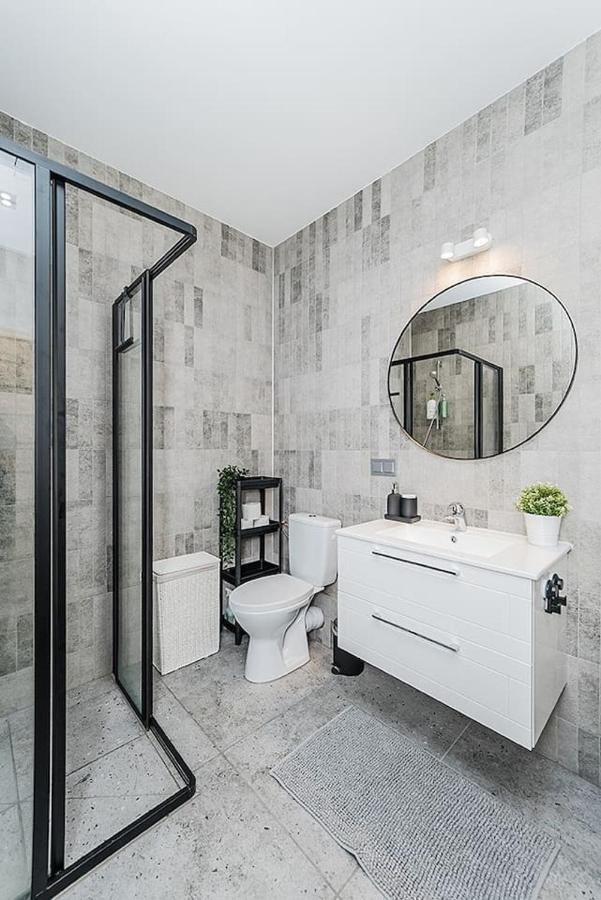Lovely Apartment With Private Terrace By Urban Rent Kaunas Bagian luar foto